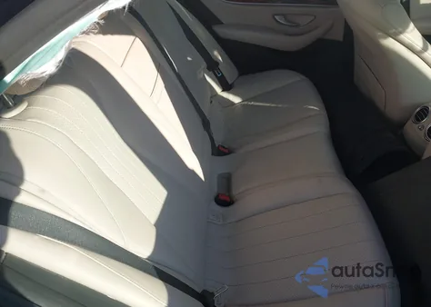 2017 Mercedes-Benz E 300 4Matic z USA, uszkodzony, nr VIN WDDZF4KB6HA114771